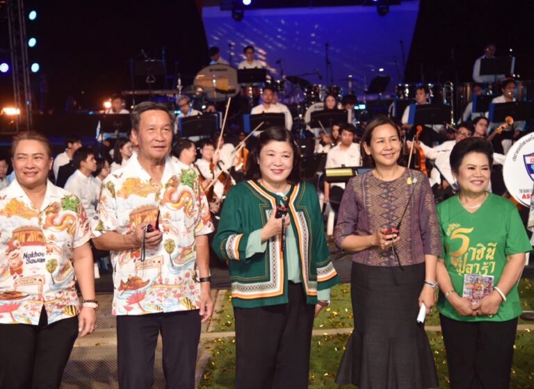 จังหวัดนครสวรรค์ ร่วมกับ ททท.นครสวรรค์ เปิดน่านฟ้าจัดงาน  “NAKHONSAWAN DRONE LIGHT SHOW” ตระการตา สร้างสีสันเมืองนครสวรรค์ ดึงดูดนักท่องเที่ยวนับหมื่นคน