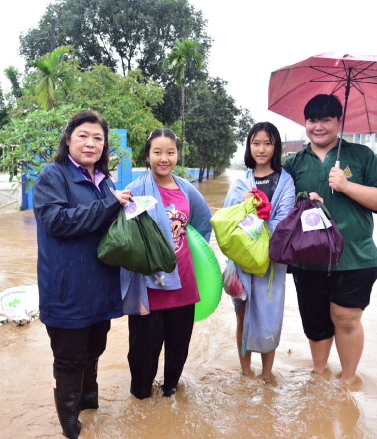 “อว.เพื่อประชาชน” ศูนย์ปฏิบัติการสถานการณ์น้ำท่วม อว. โดย วช. ลงพื้นที่ช่วยผู้ประสบอุทกภัย พร้อมกับ อว.ส่วนหน้า โดย มรภ.เชียงราย ณ พื้นที่ อ.แม่สาย จ.เชียงราย และนำนวัตกรรมโดรน ช่วยลำเลียงถุงยังชีพ